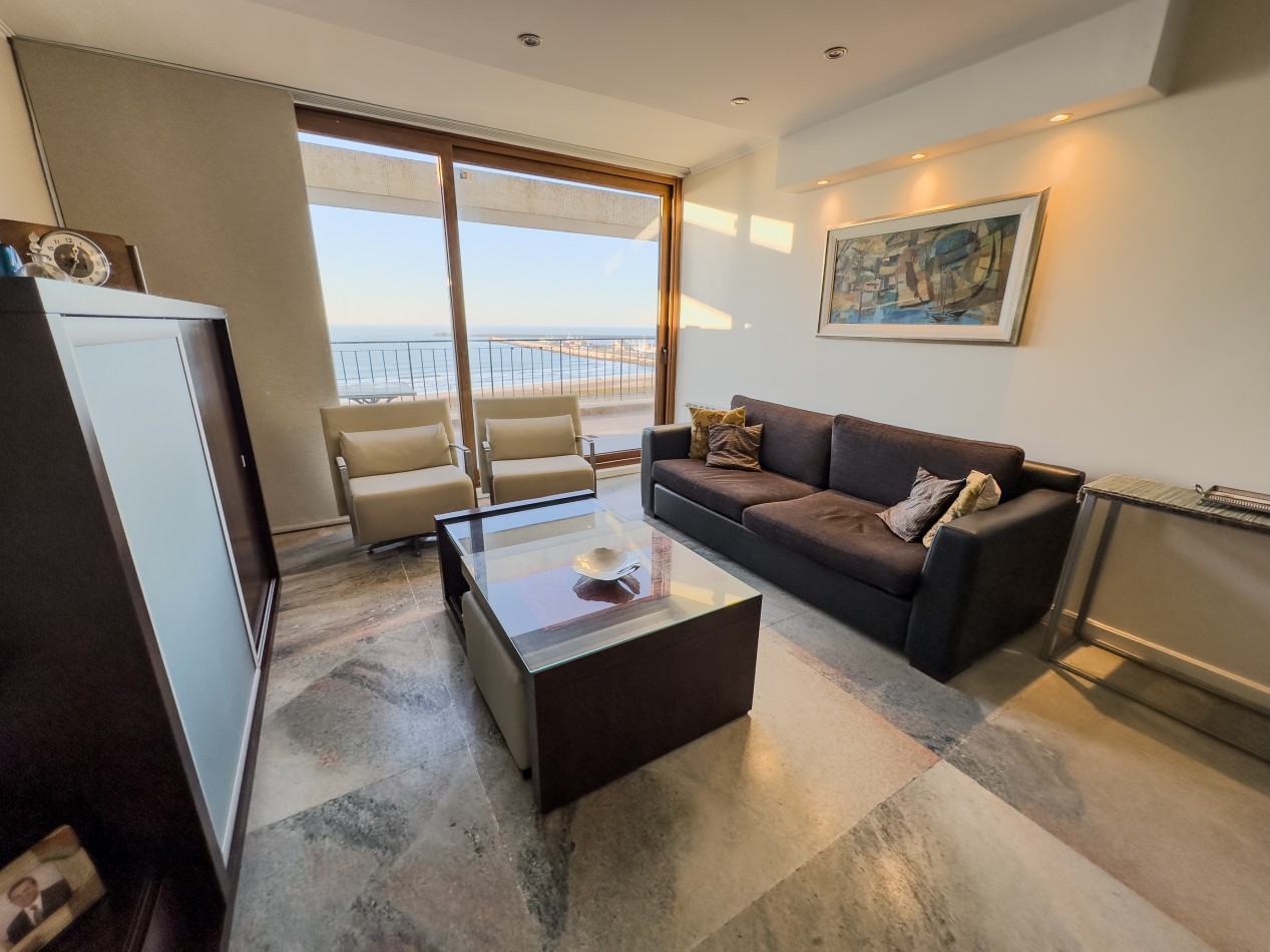 3 dormitorios y balcon aterrazado con vista al mar
