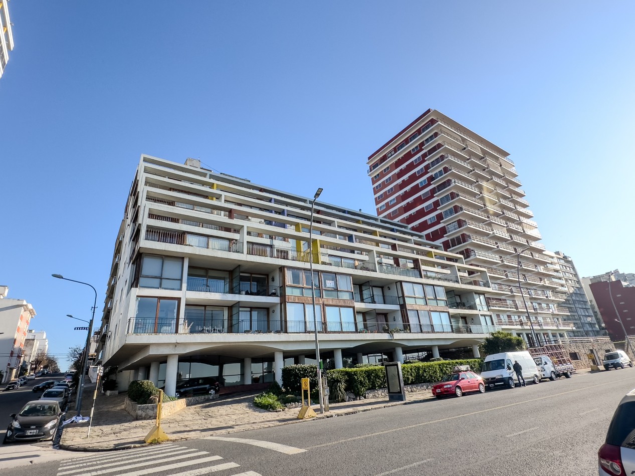 3 dormitorios y balcon aterrazado con vista al mar