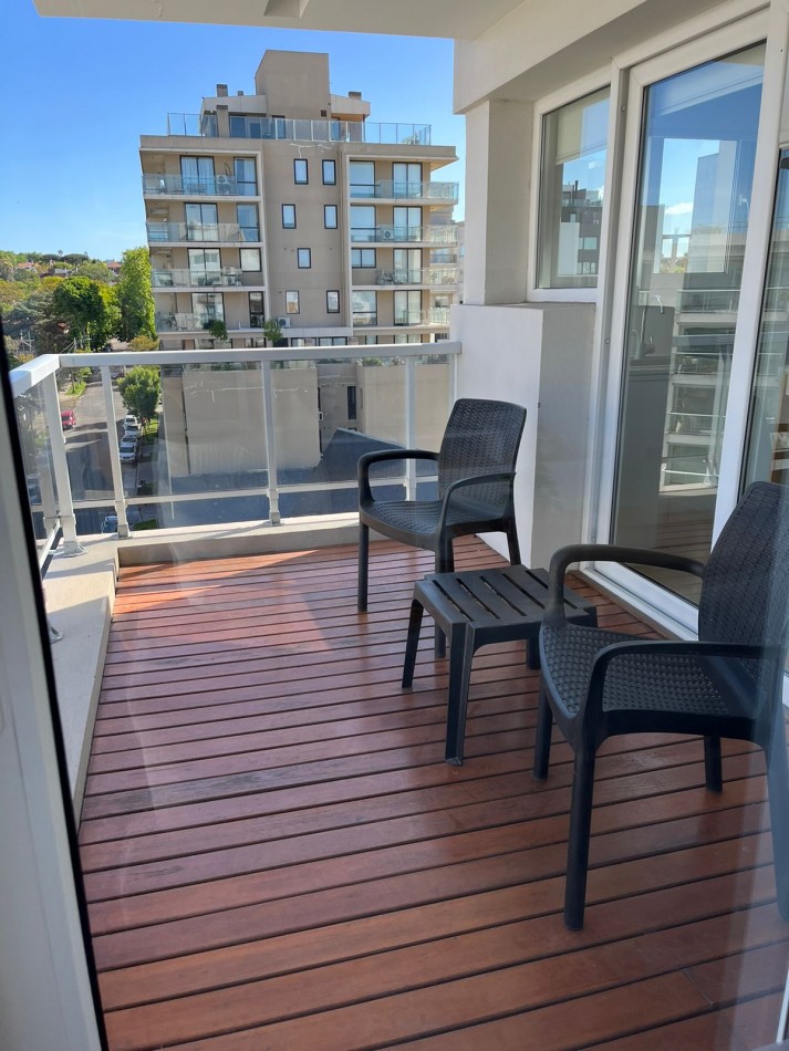 Tres ambientes con balcon