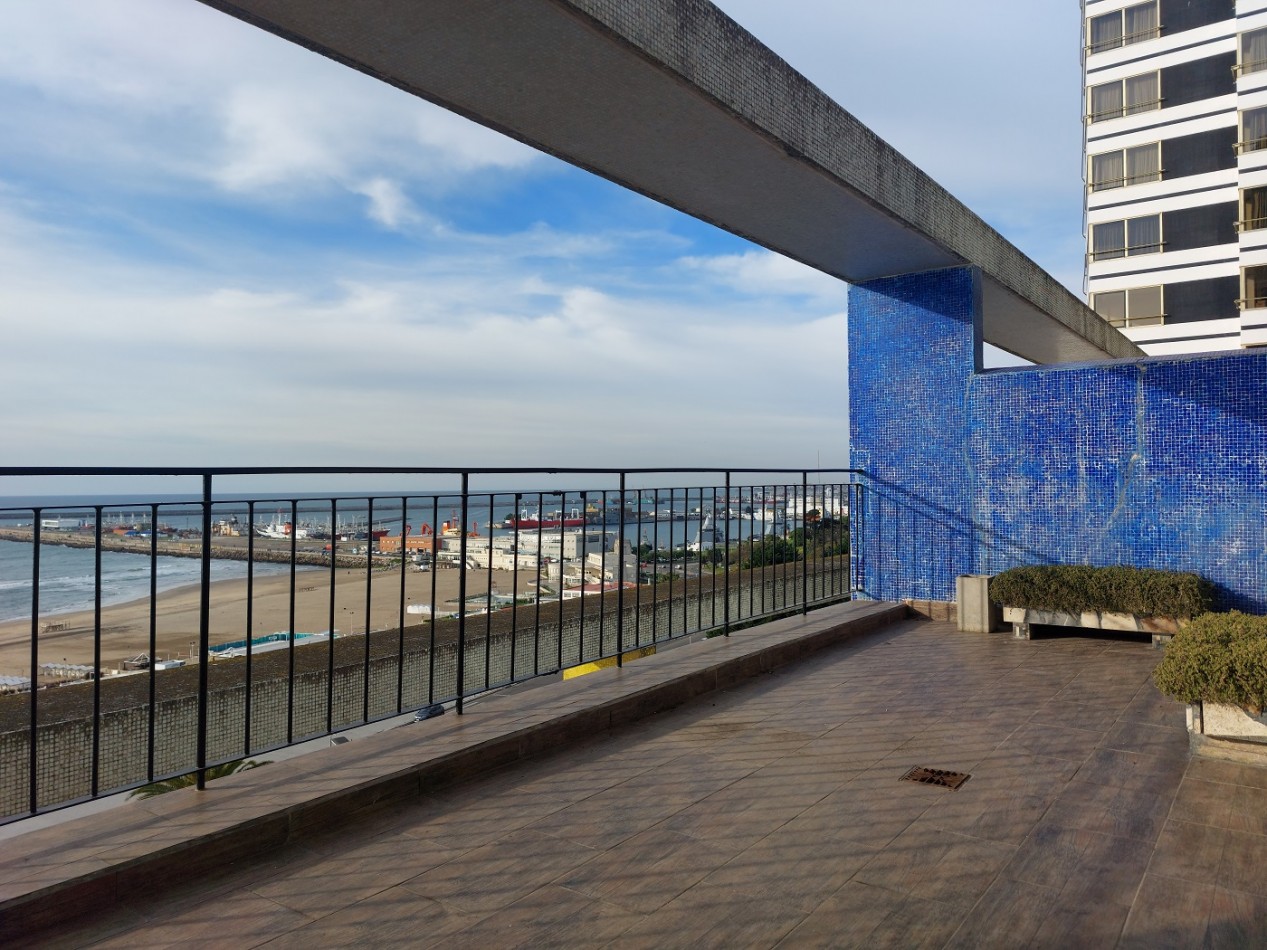 3 dormitorios y balcon aterrazado con vista al mar