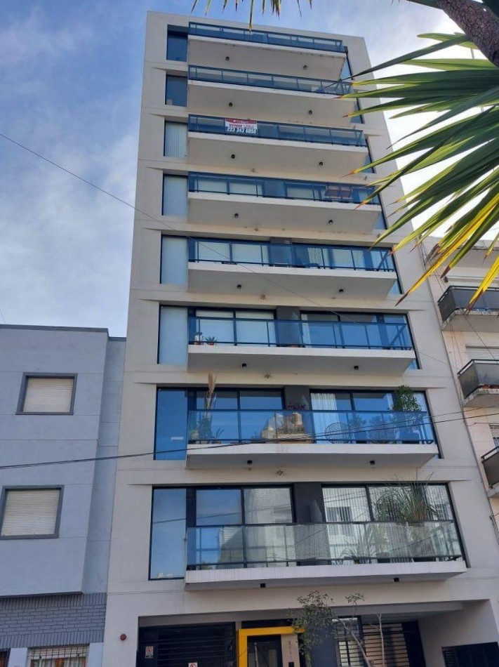 Dos ambientes con balcon al frente y cochera