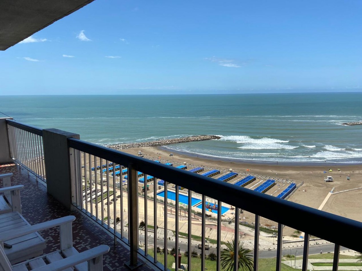 Tres dormitorios con vista al mar