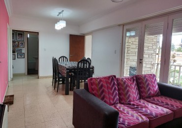 Tres dormitorios con balcon. 