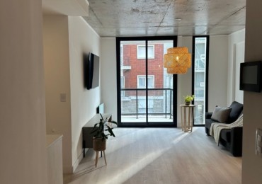 Un ambiente con balcon a estrenar
